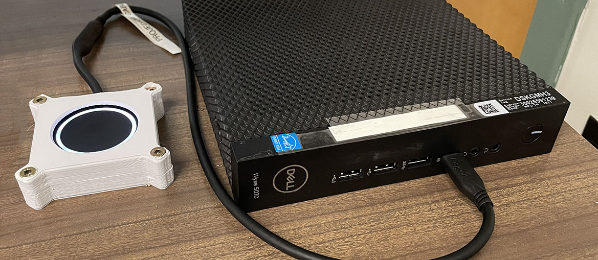 ClickShare puck plugged in USB-C to Podium PC